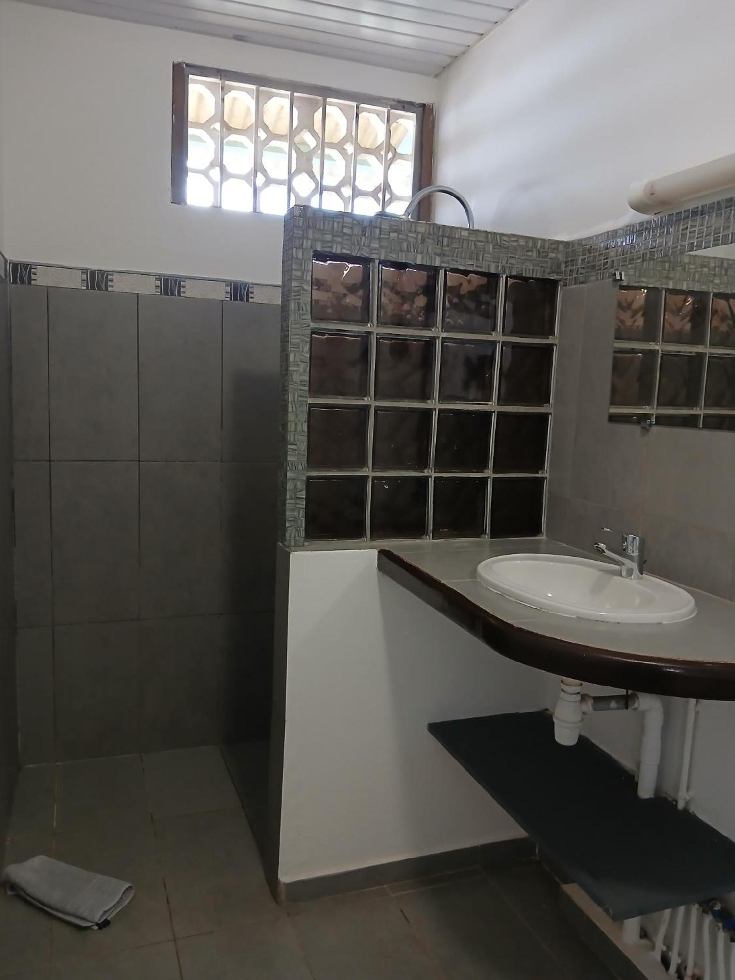 St-Laurent St-Maurice Confort T2 A แซงต์โลรองต์ ดู มาโรนี ภายนอก รูปภาพ